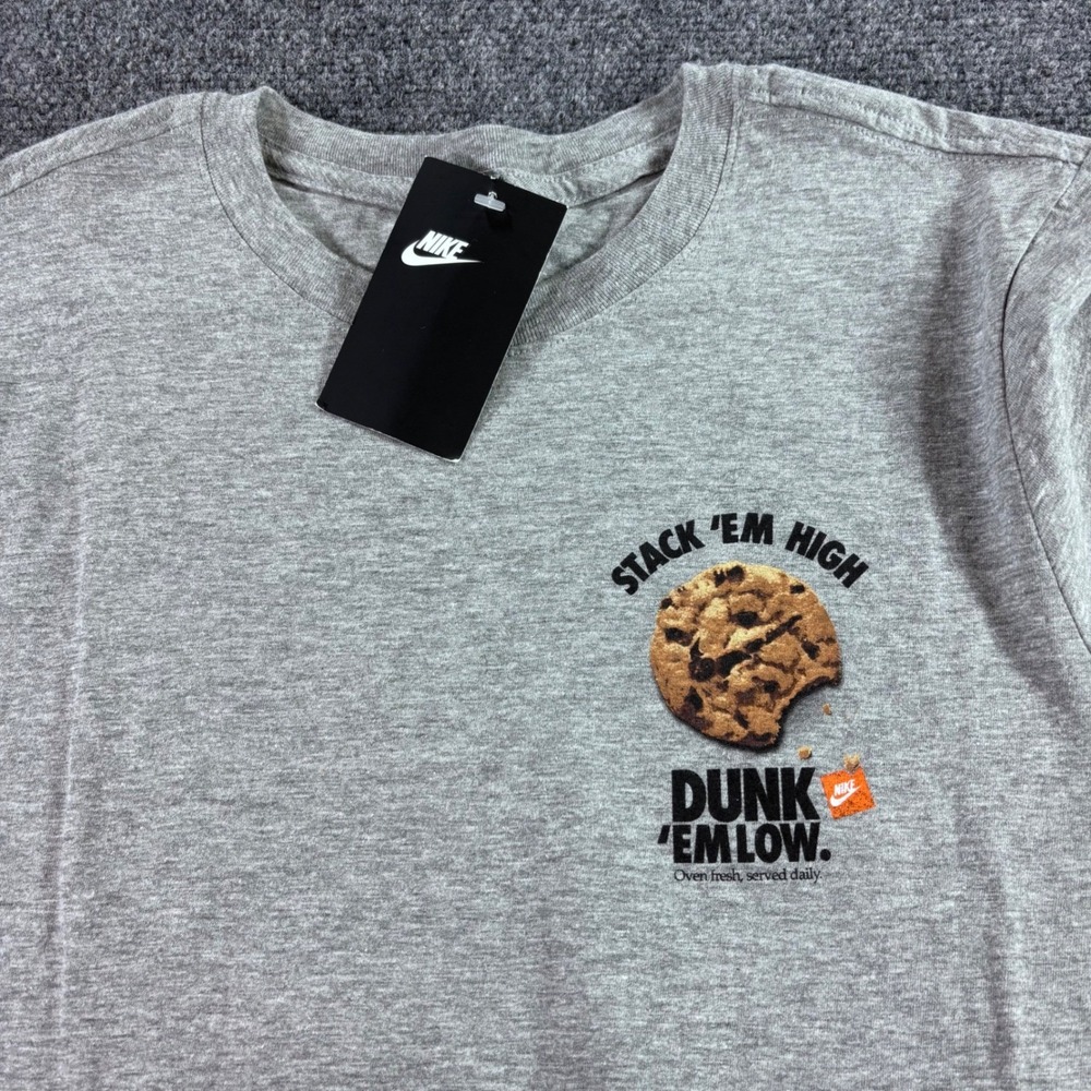 Nike Dunk Low T-Shirt Mens Small Grey Stack Em‎ High Cookie Panda NWT Streetwear - Picture 3 of 7
